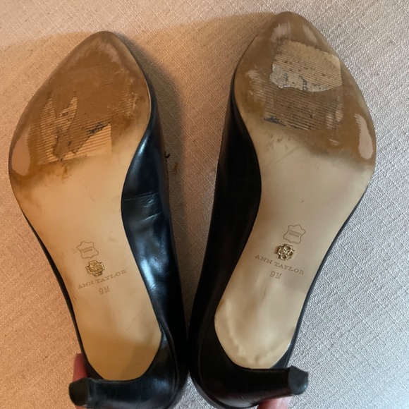 Black Ann Taylor Pumps with an Animal Print Vamp - Picture 7 of 7